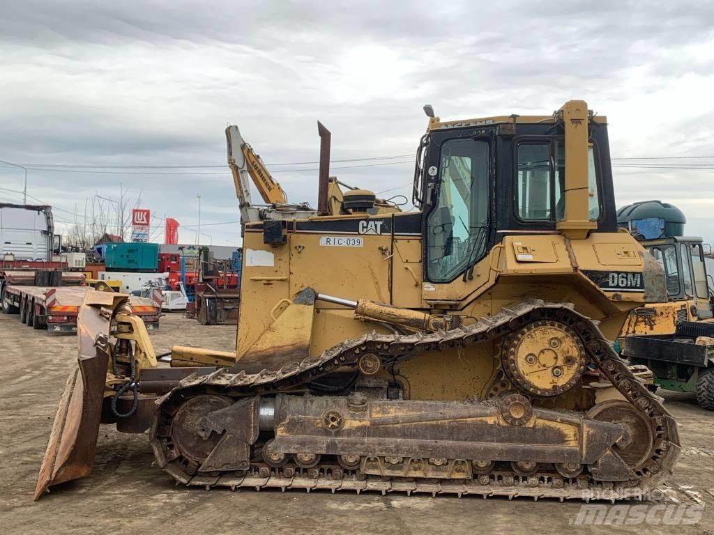 CAT D 6 M XL بلدوزرات مجنزرة