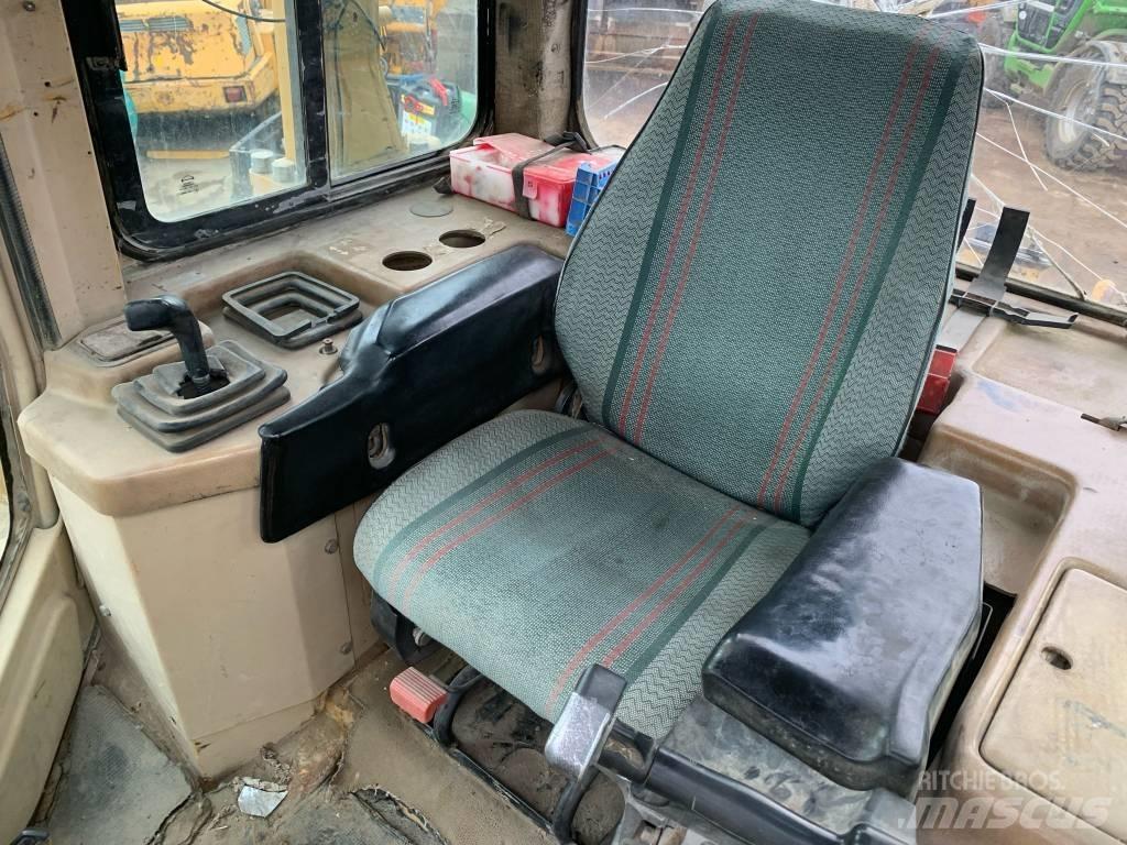 CAT D 6 M XL بلدوزرات مجنزرة