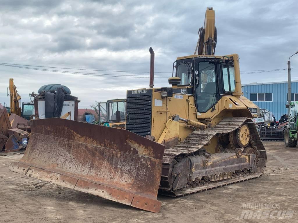 CAT D 6 M XL بلدوزرات مجنزرة