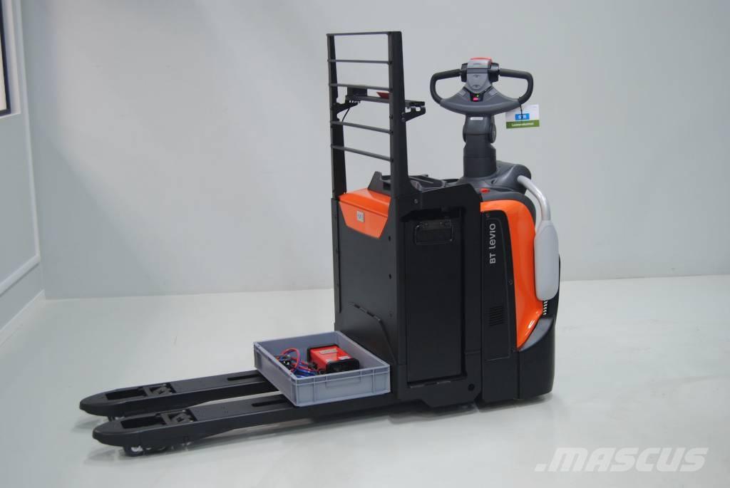 Toyota LPE250 رافعة منخفضة المستوى ذات منصة