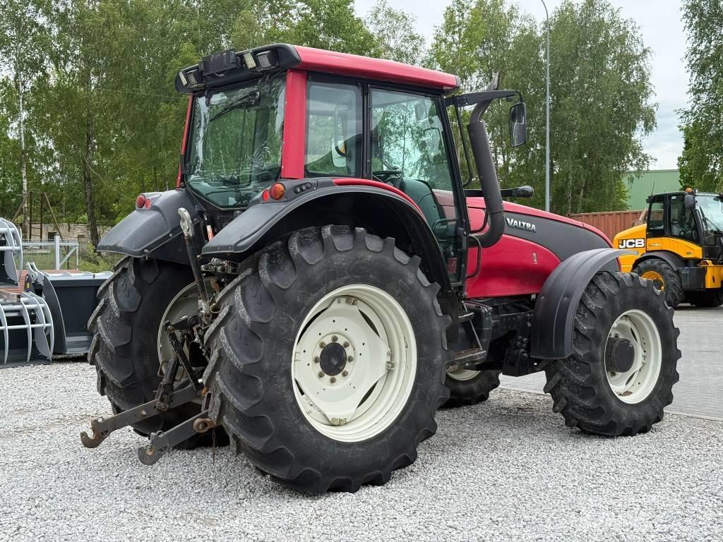 Valtra T 161 الجرارات