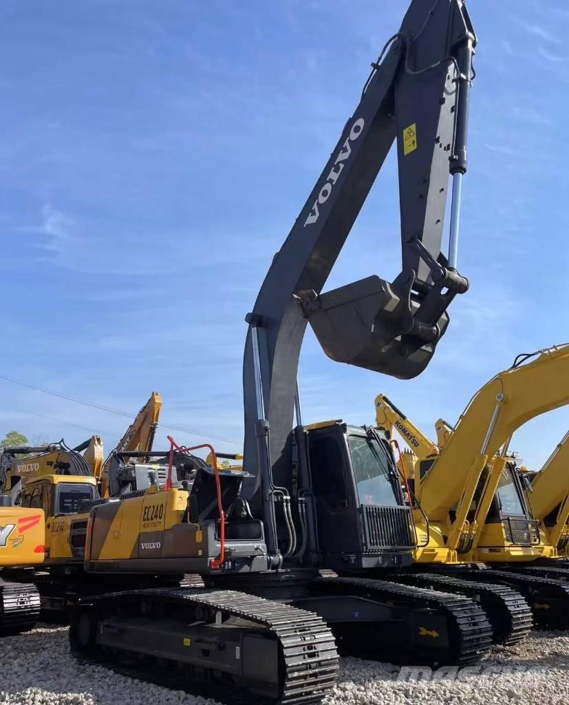 Volvo EC 240 حفارات زحافة