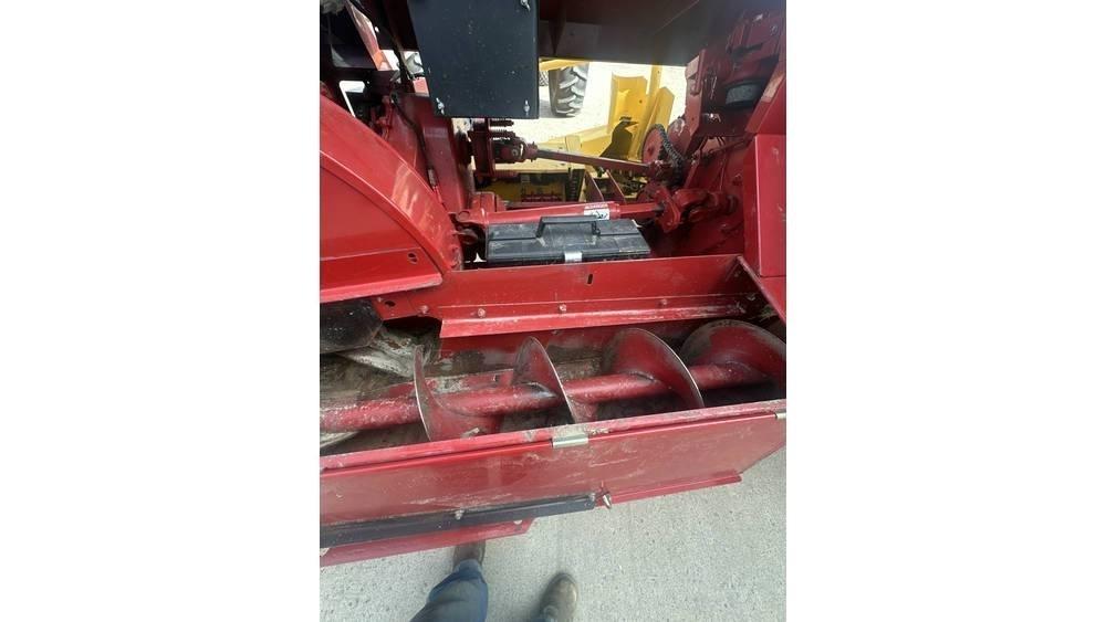 New Holland FP230 حصادات الأعلاف