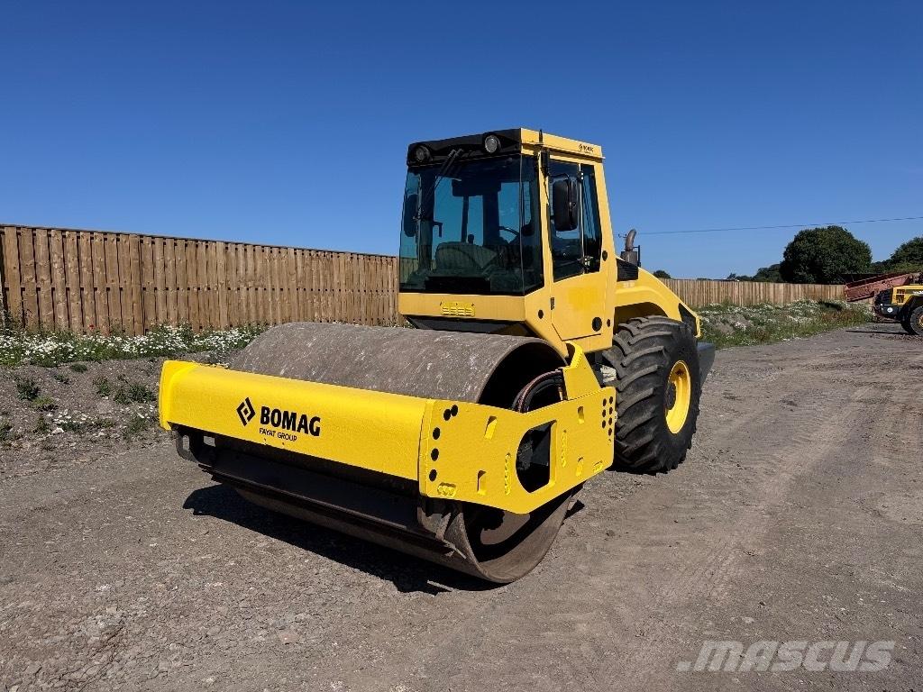 Bomag BW 213 D H-4 مداحل أحادية الأسطوانة