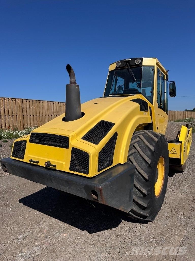 Bomag BW 213 D H-4 مداحل أحادية الأسطوانة