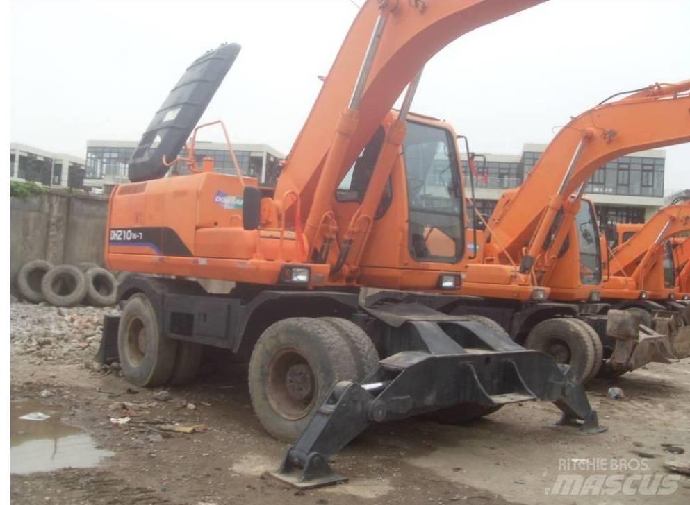Doosan DH 210 W-7 حفارات بعجل