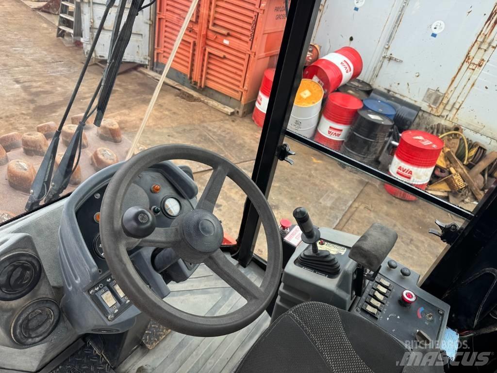 CAT CP 533 E مداحل أحادية الأسطوانة