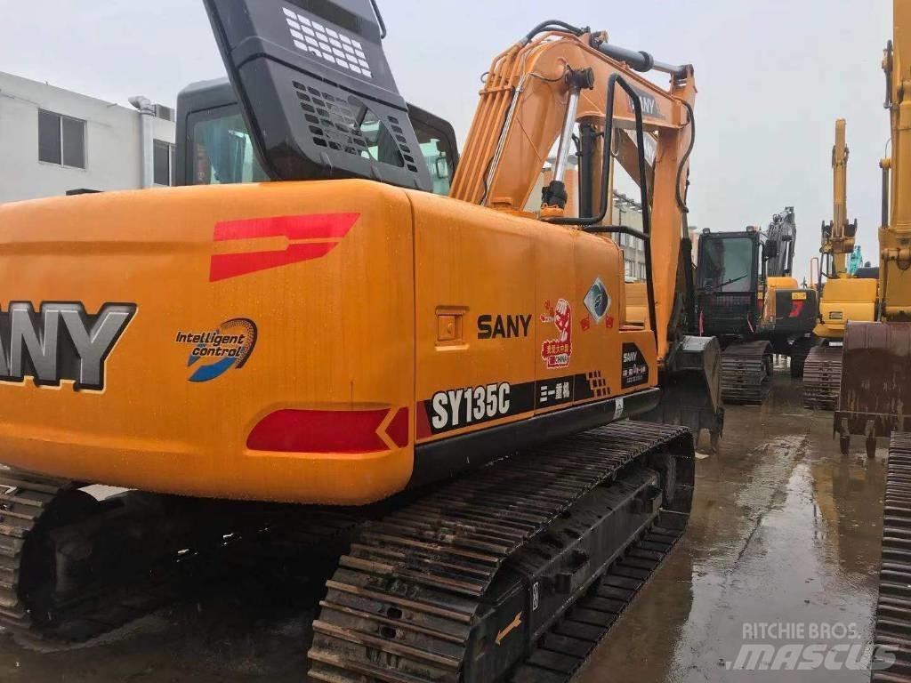 Sany SY 135 C حفارات زحافة