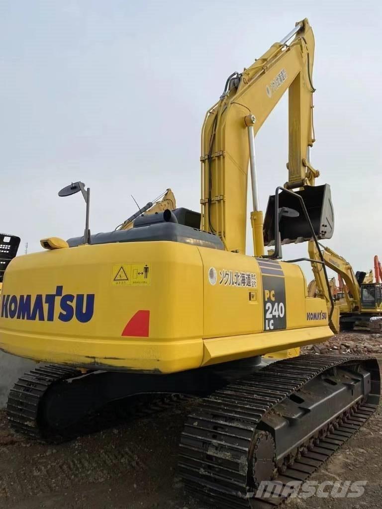 Komatsu 240LC-8 حفارات زحافة