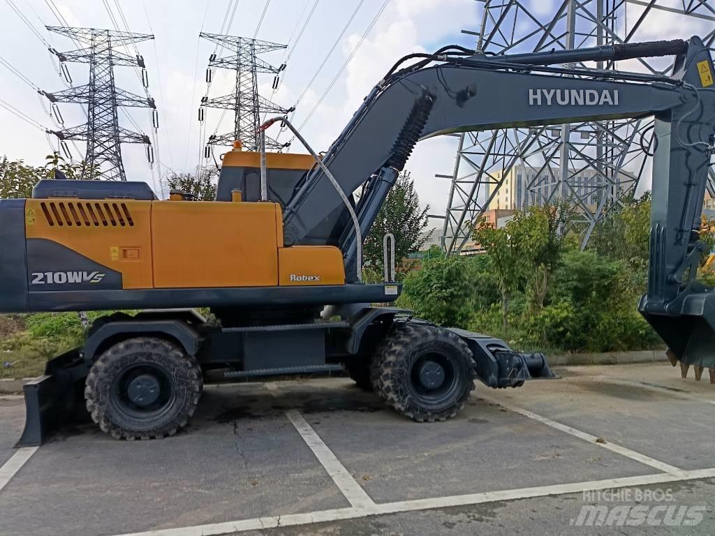 Hyundai R210W حفارات بعجل