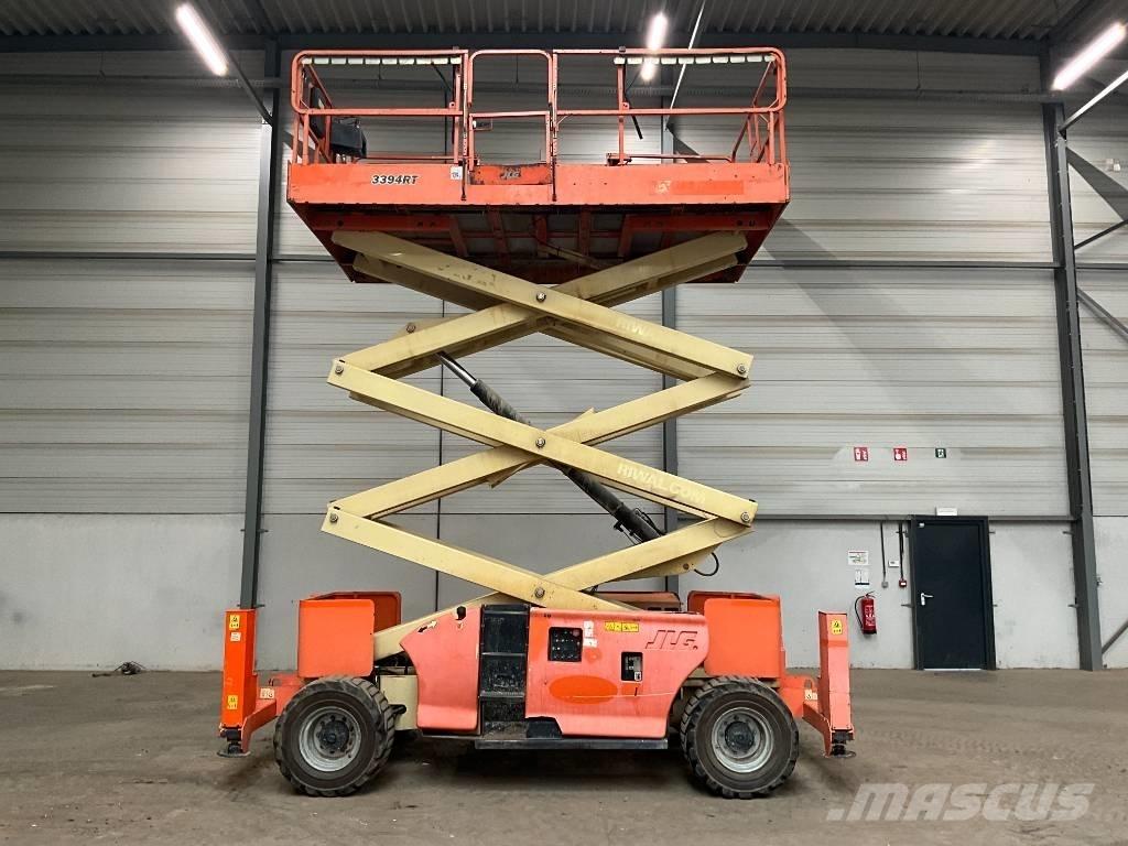 JLG 3394 RT رافعات مقصية الشكل