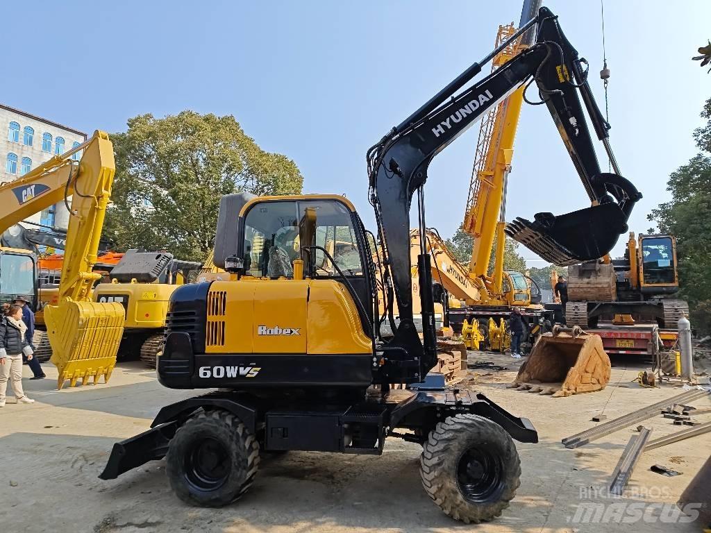 Hyundai 60 W حفارات بعجل
