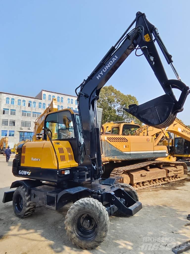 Hyundai 60 W حفارات بعجل