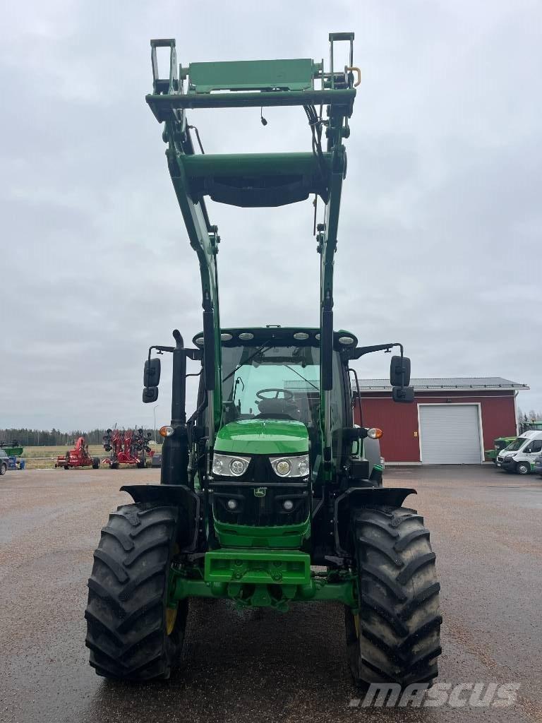 John Deere 6130 R الجرارات