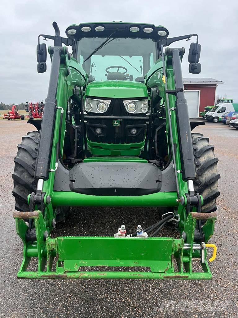 John Deere 6130 R الجرارات