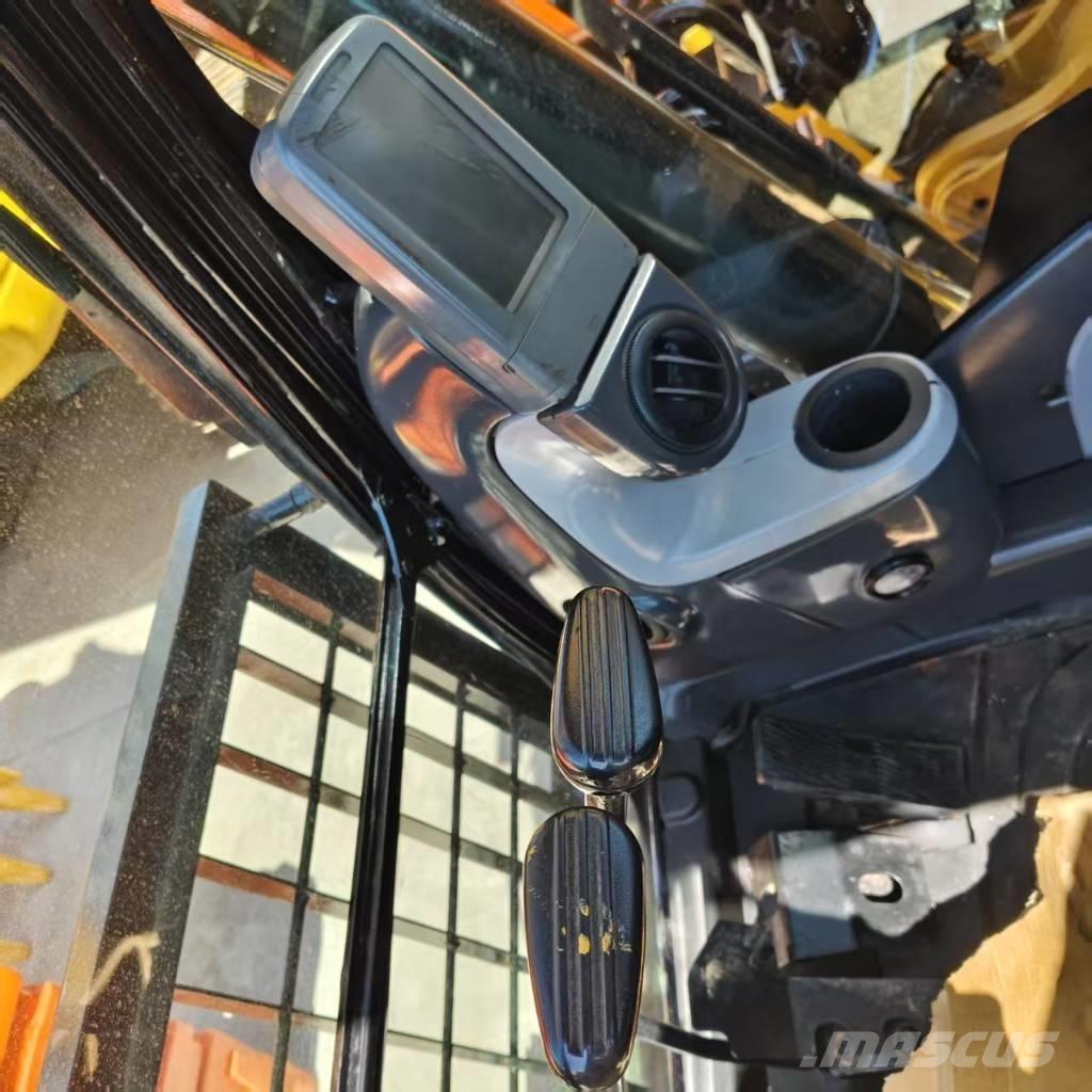 CAT 320 D حفارات زحافة