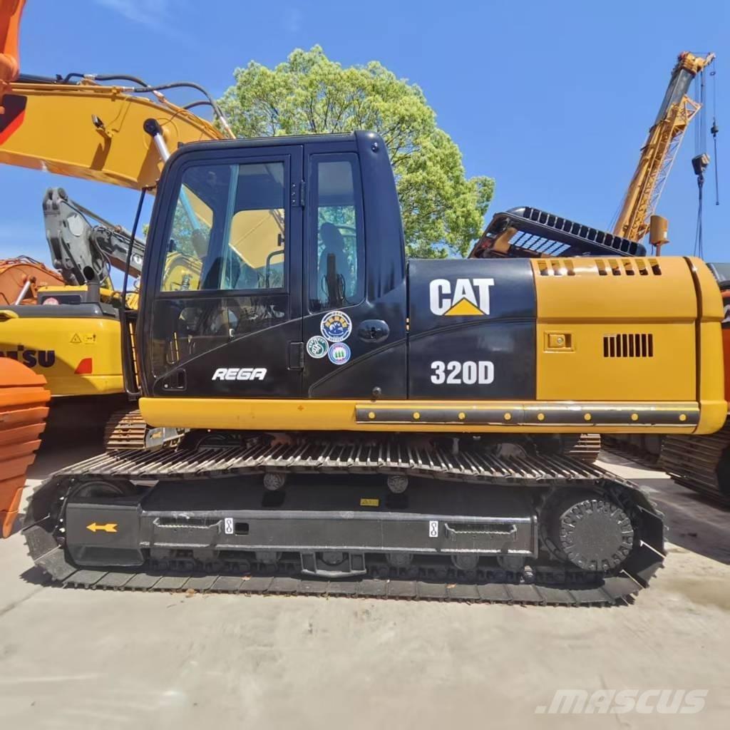 CAT 320 D حفارات زحافة