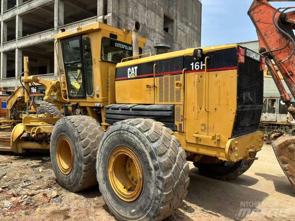CAT 16 H معدات تمهيد الطرق