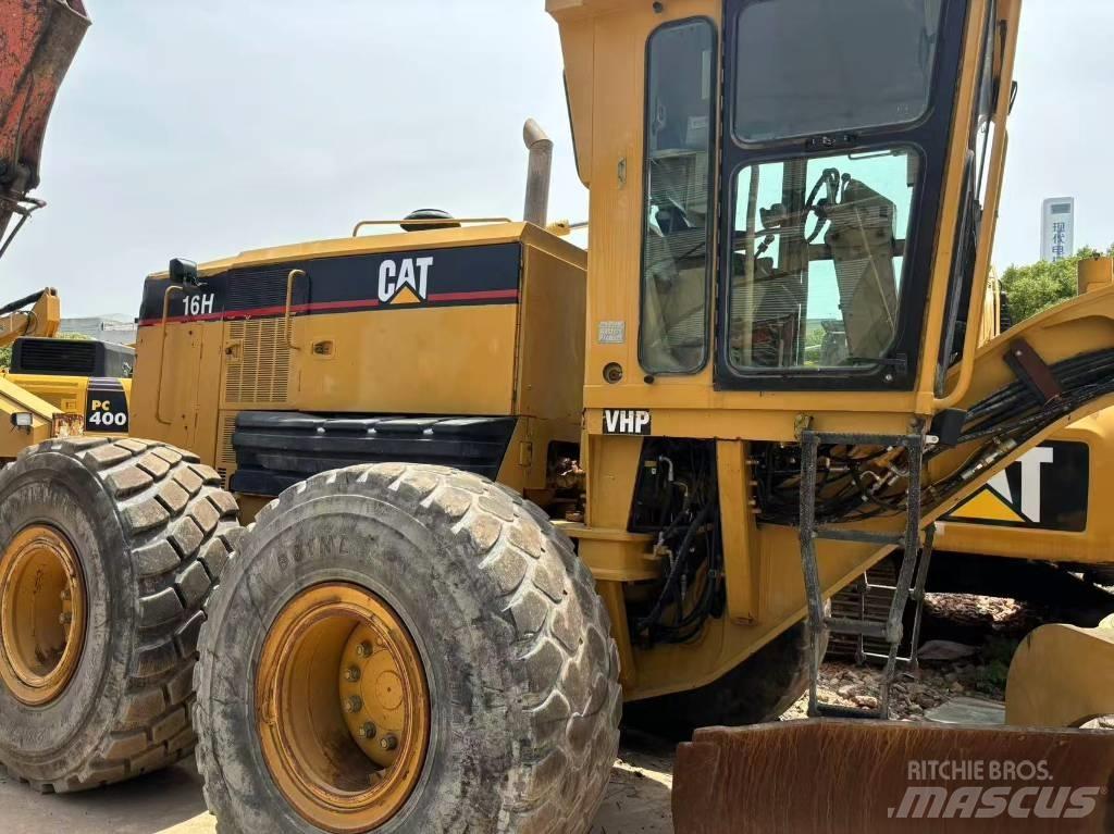 CAT 16 H معدات تمهيد الطرق