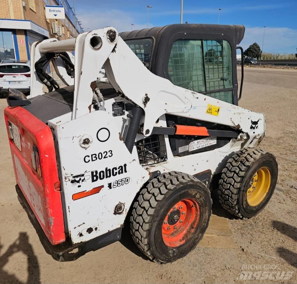 Bobcat S 570 لوادر انزلاقية التوجيه