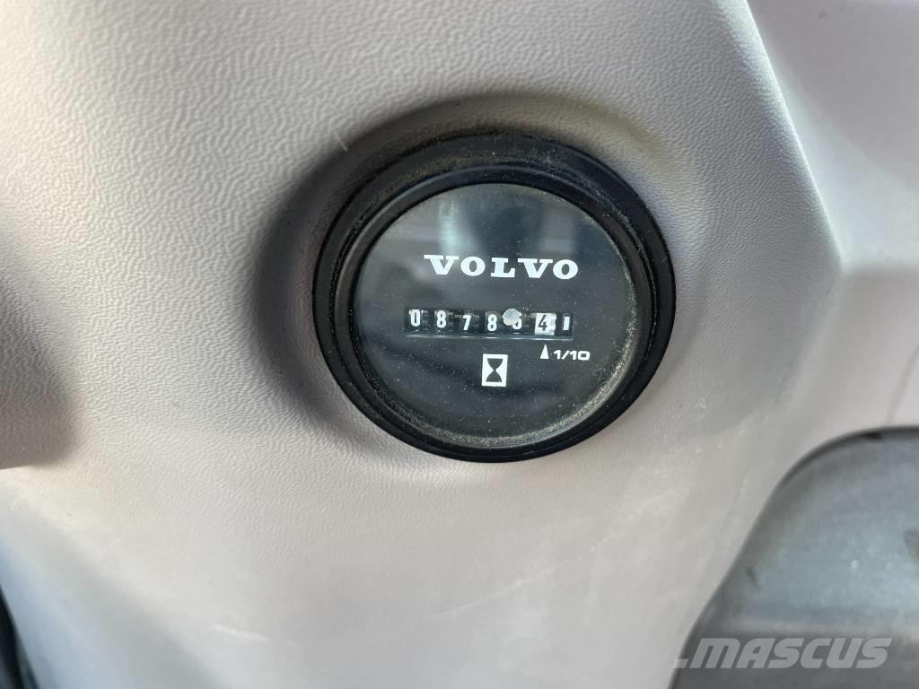 Volvo ECR235EL حفارات زحافة