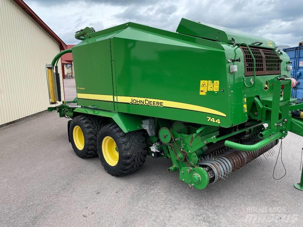 John Deere 744 H محزمات مستديرة