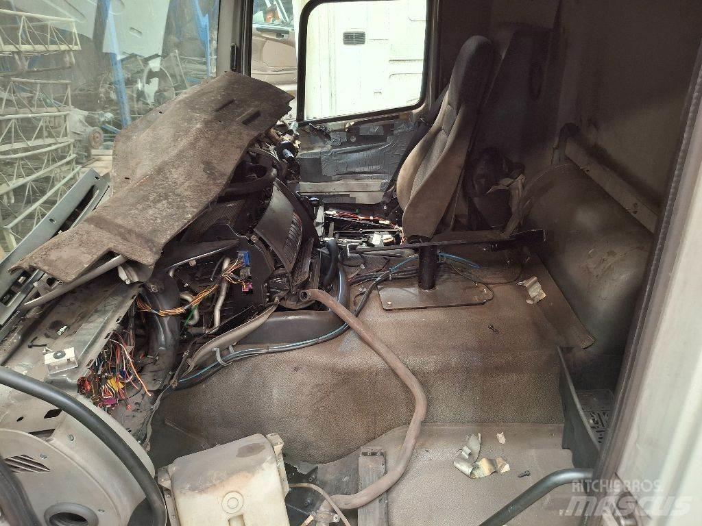 DAF CF 85.360 كابينة والداخلية