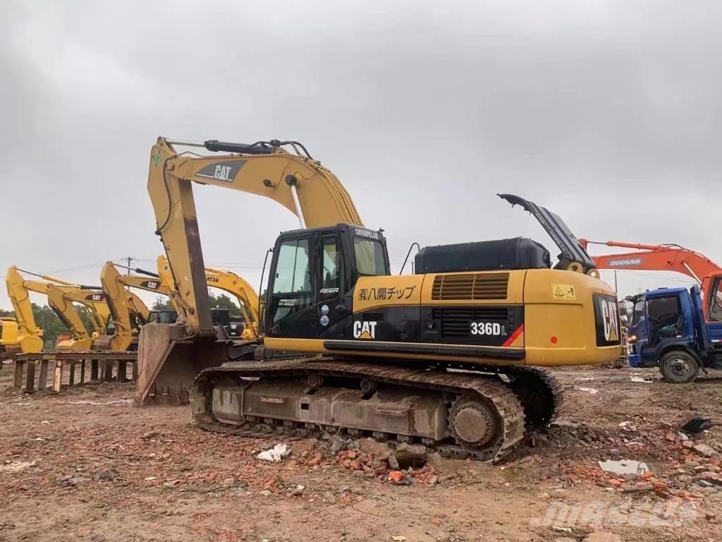 CAT 336 D حفارات زحافة