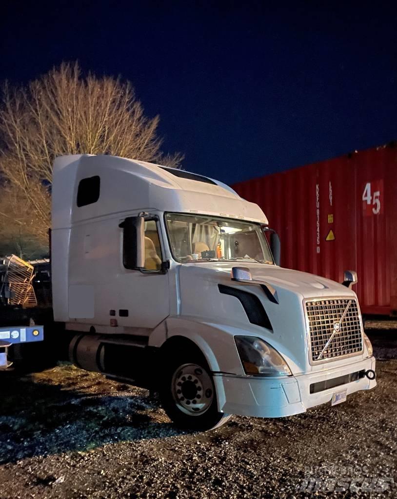 Volvo VNL 42 670 وحدات الجر
