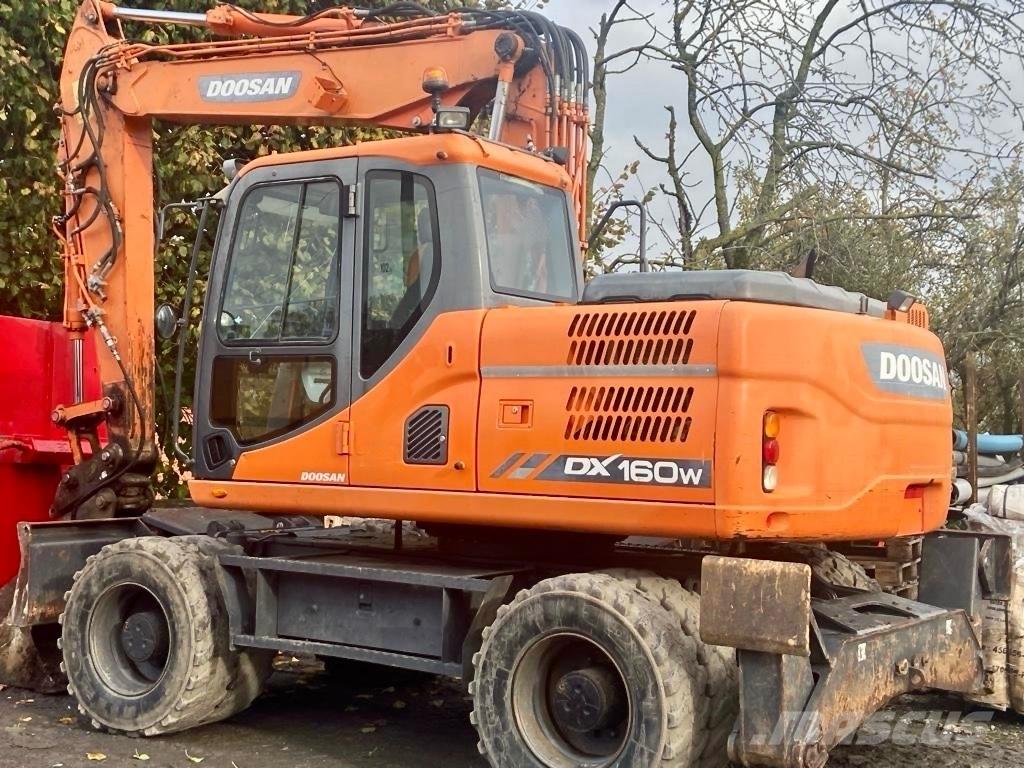 Doosan DX 160 W-3 حفارات بعجل