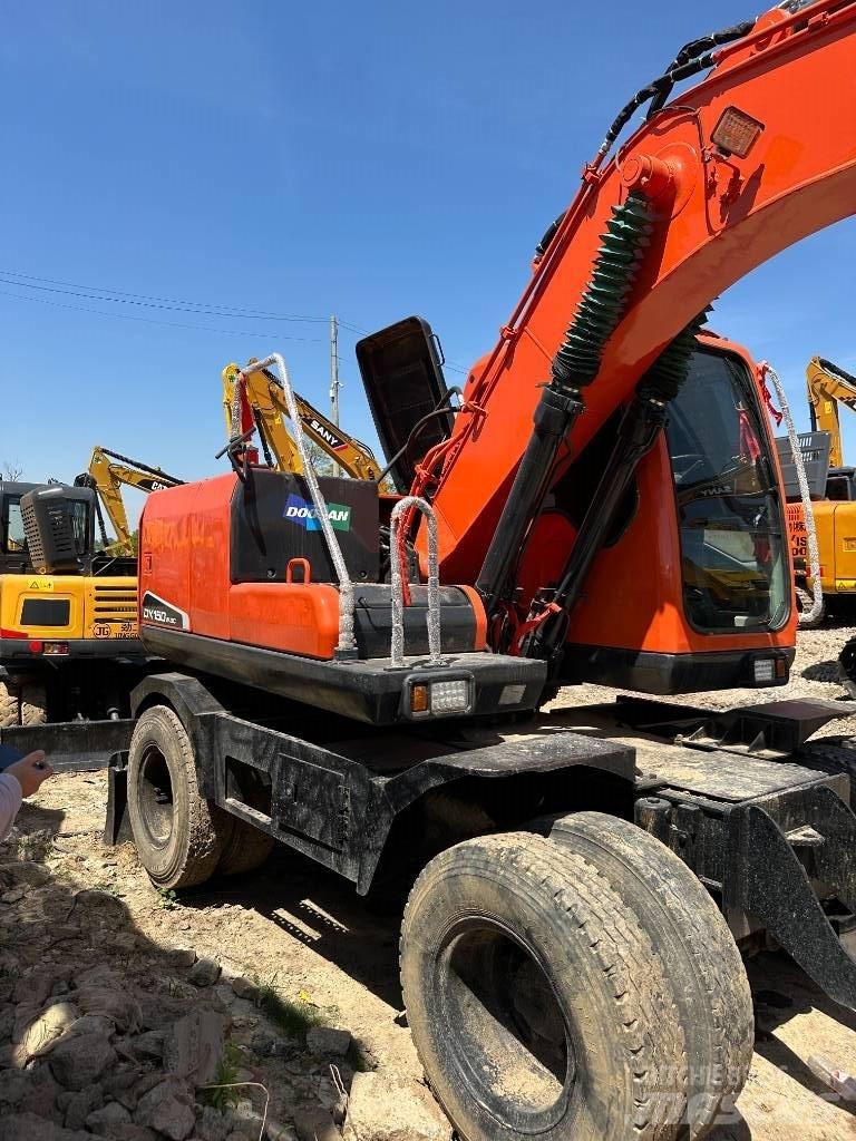 Doosan DX 150 حفارات بعجل