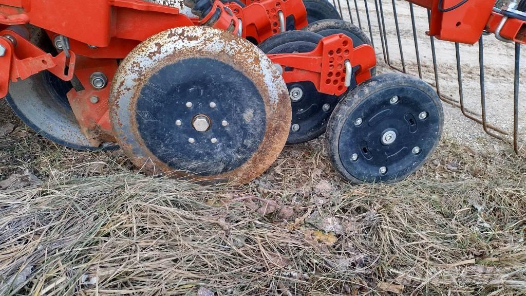 Kuhn Premia 4000 مثاقيب