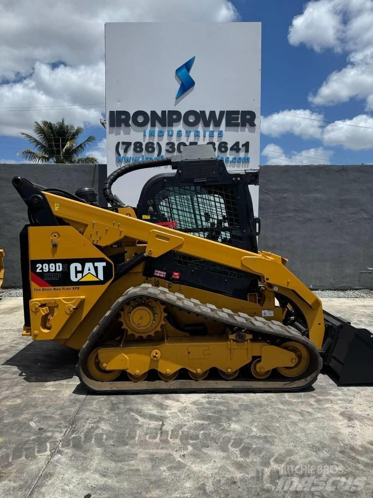 CAT 299 D 2 XHP لوادر انزلاقية التوجيه