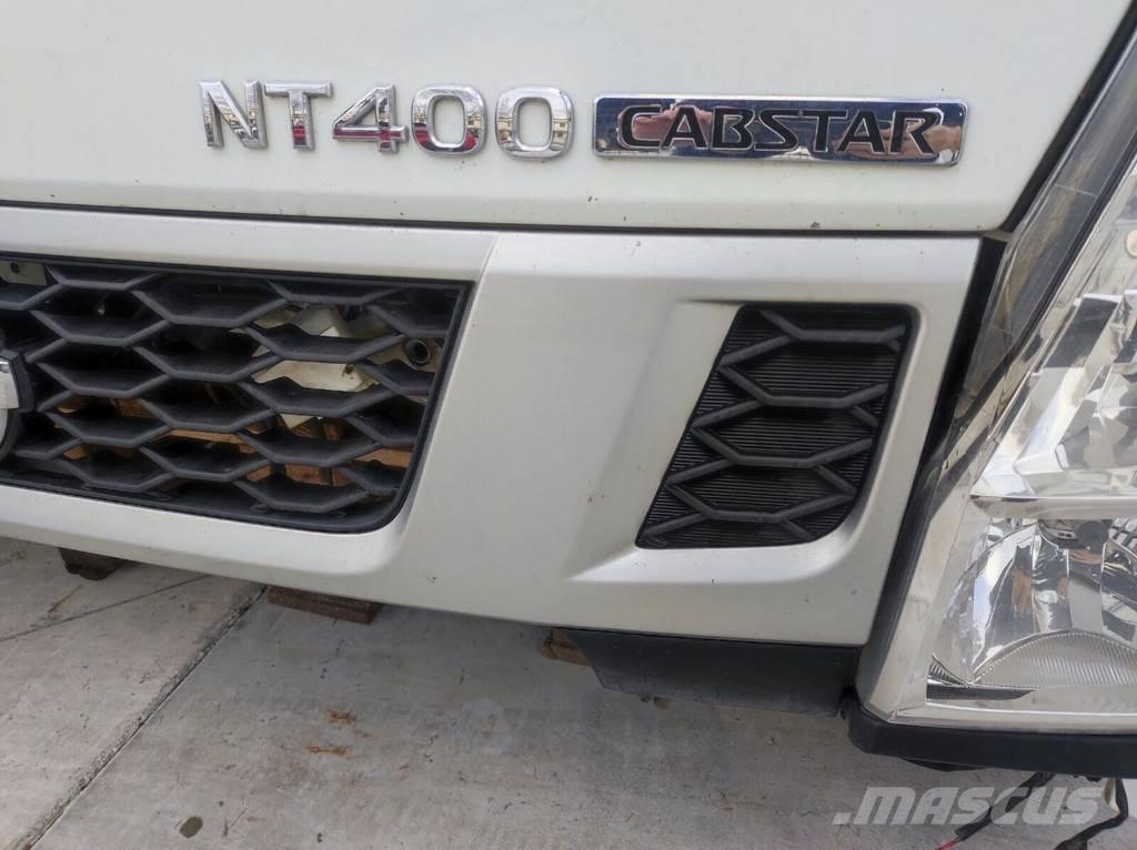 Nissan NT 400 كابينة والداخلية