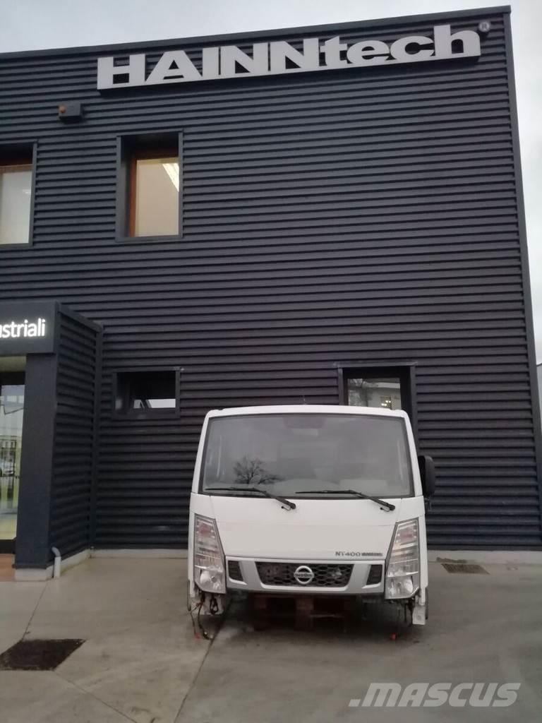 Nissan NT 400 كابينة والداخلية
