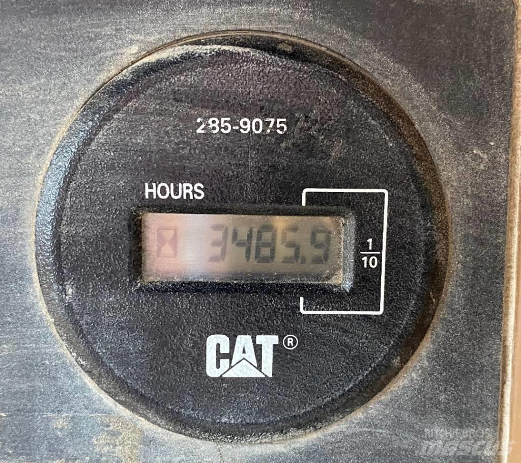 CAT D 11 N بلدوزرات مجنزرة