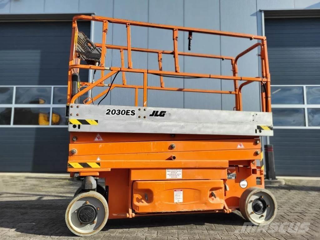 JLG 2030ES رافعات مقصية الشكل