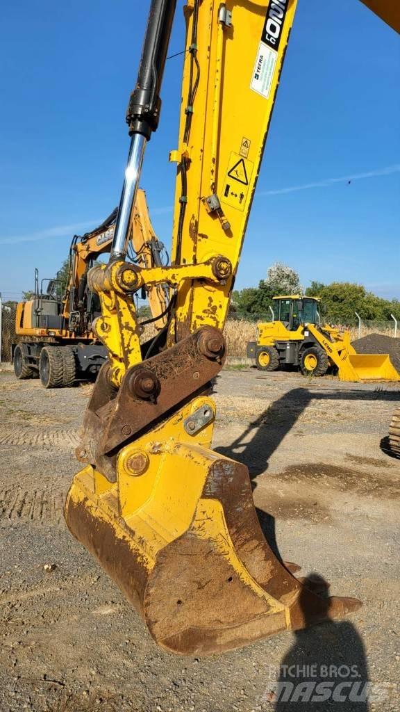 JCB JS 220 LC حفارات زحافة