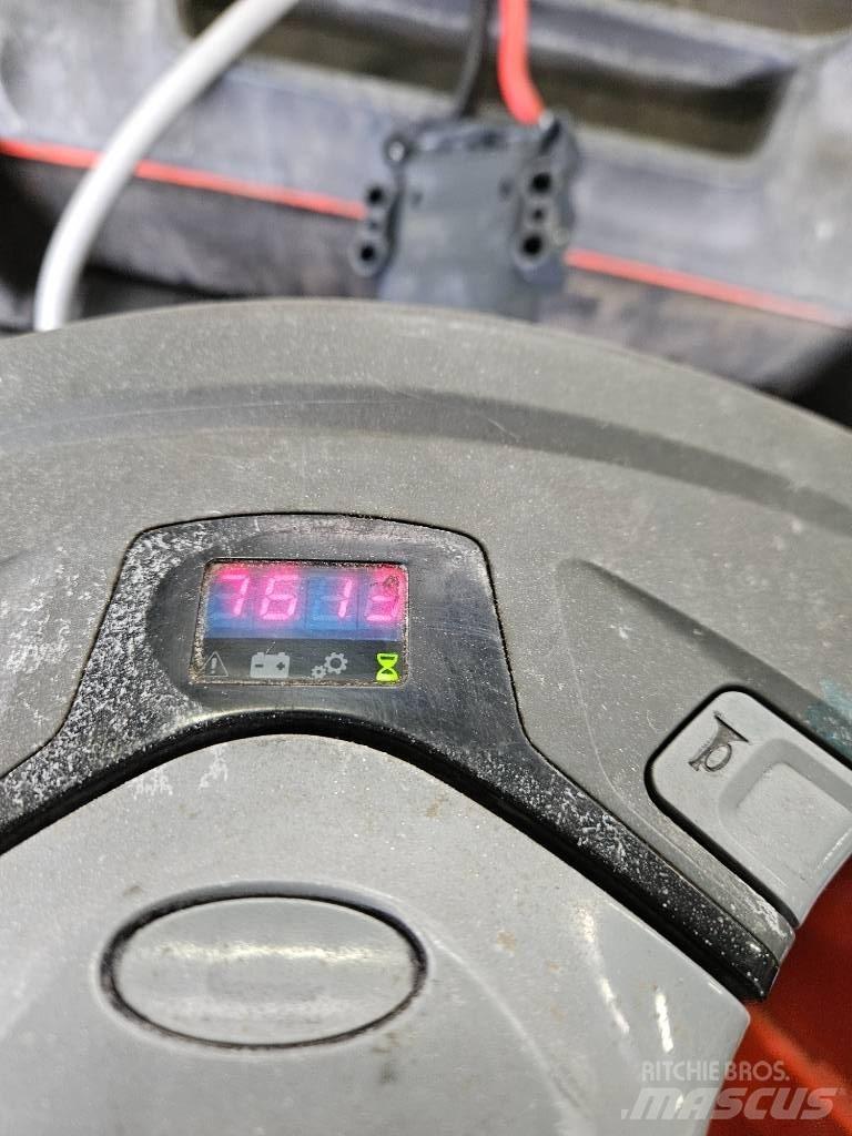BT LPE250 رافعة منخفضة المستوى ذات منصة