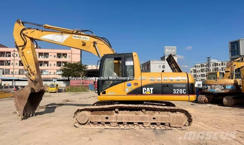 CAT 320 C حفارات زحافة