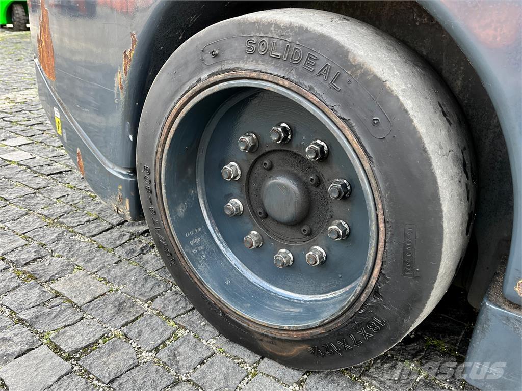 Aisle-Master 15NE شاحنة الممرات الضيقة