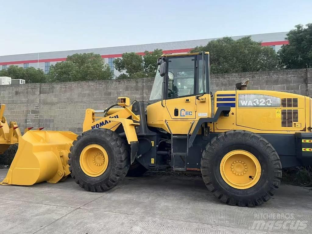 Komatsu WA 320 لوادر بعجل