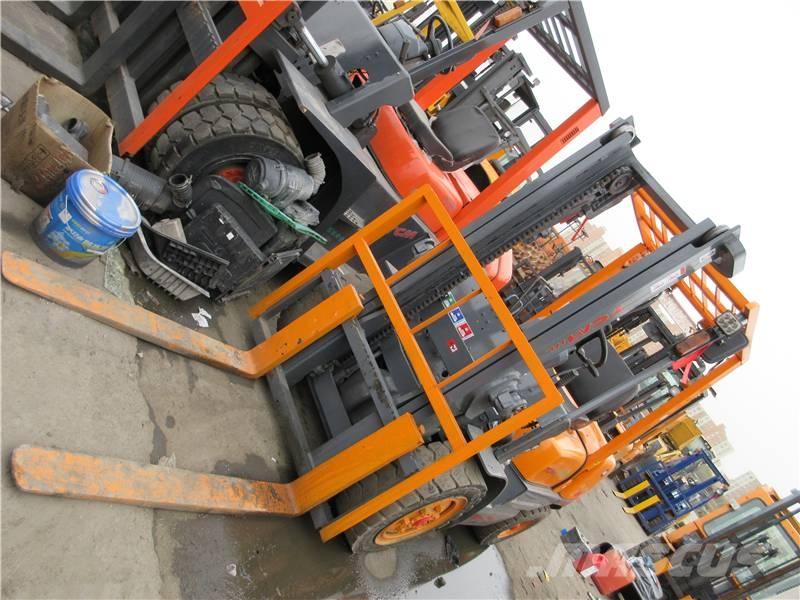 TCM FD 30 شاحنات الديزل