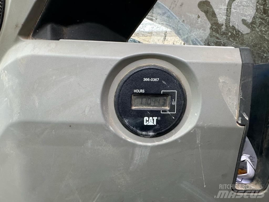 CAT 320 EL RR حفارات زحافة