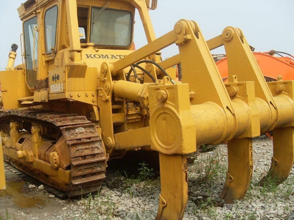 Komatsu D 155A -1 بلدوزرات مجنزرة