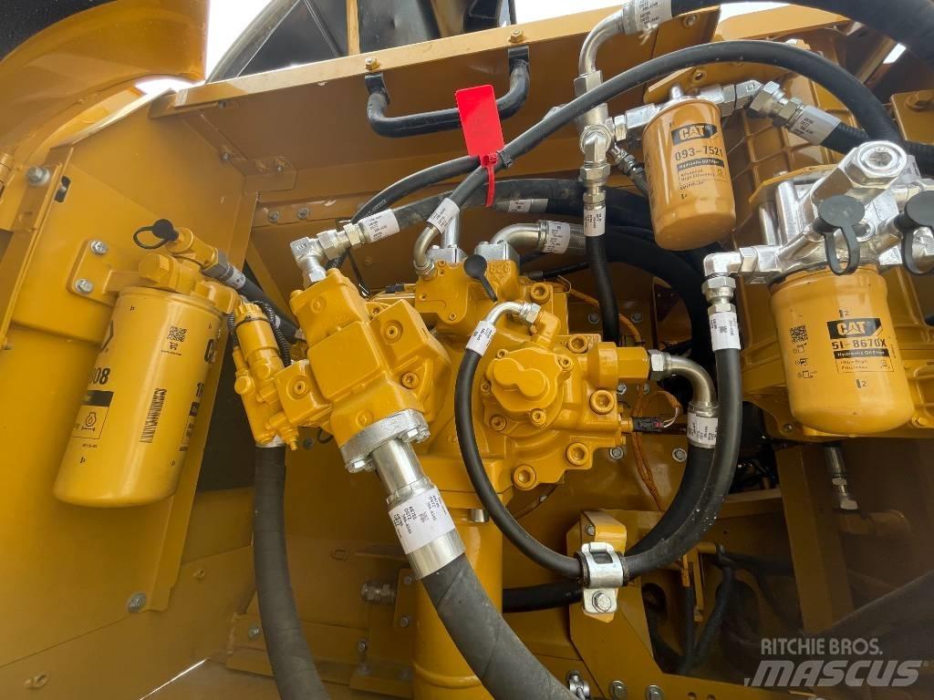 CAT 336D2 حفارات زحافة