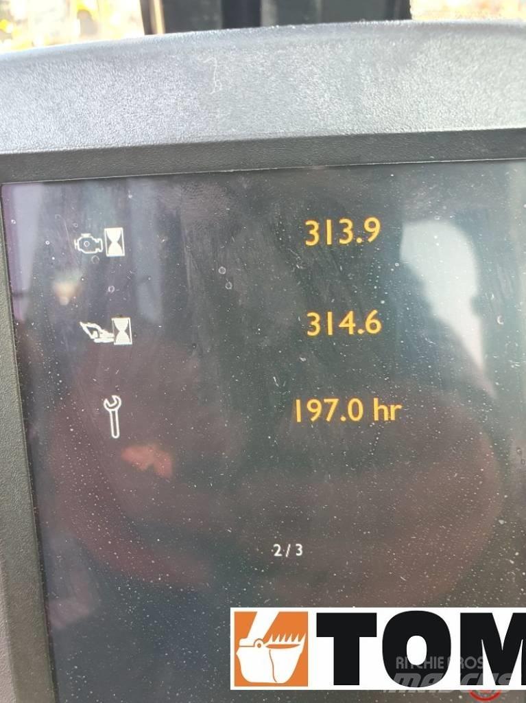 JCB JS 175 W حفارات بعجل