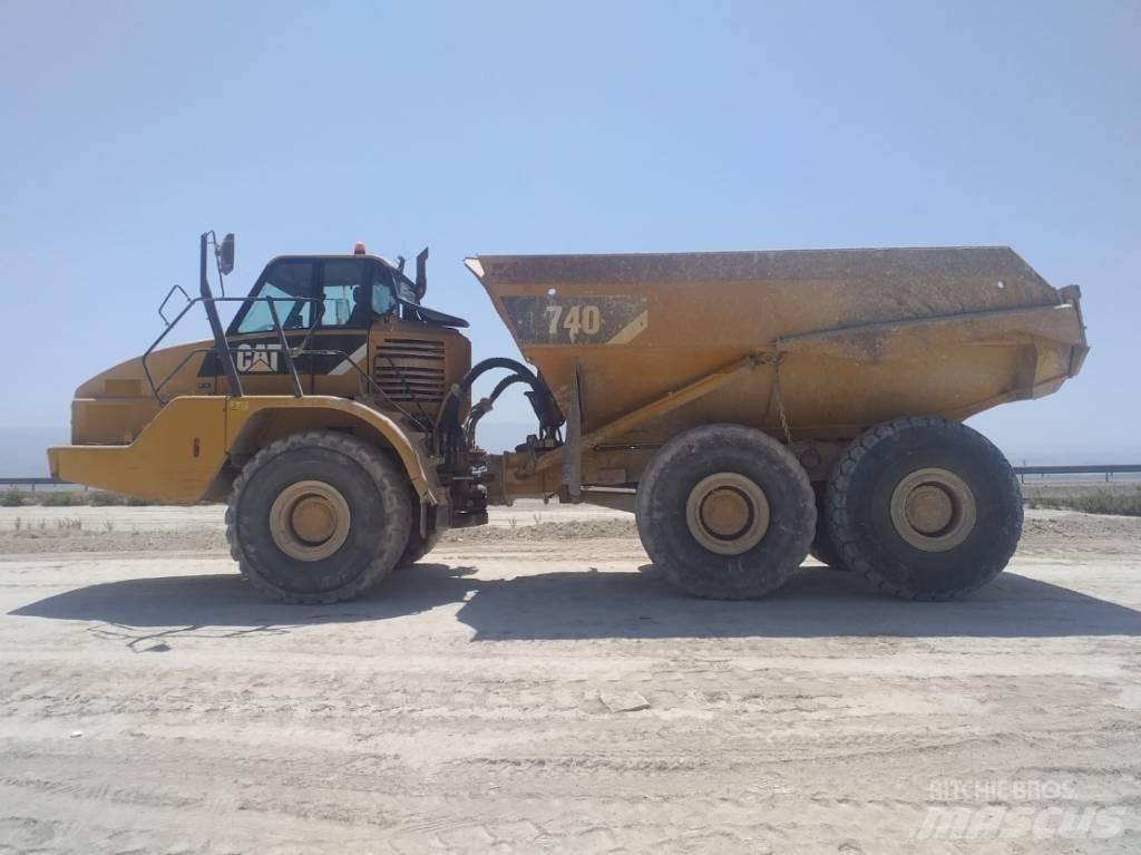 CAT 740 ساحبات مفصلية