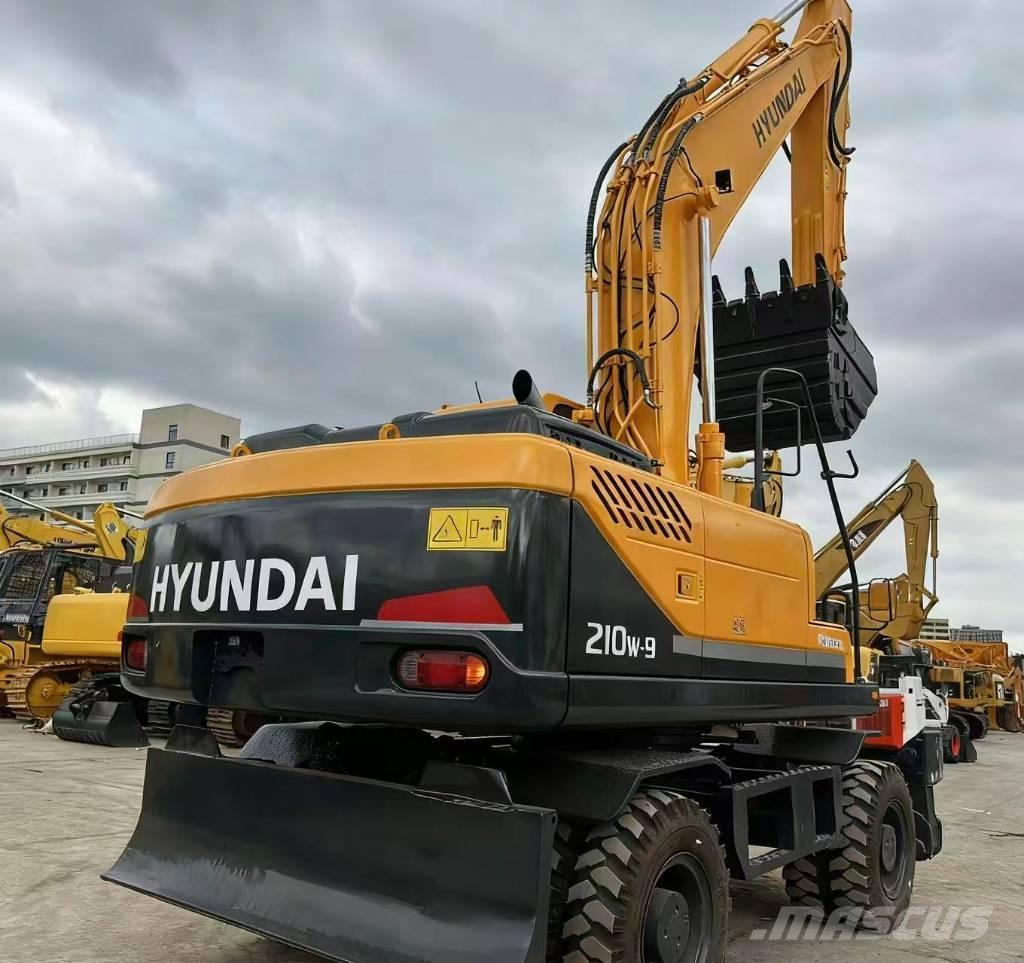 Hyundai 210W -9 حفارات بعجل