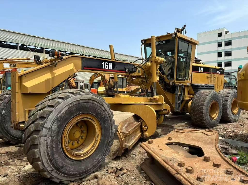 CAT 16h معدات تمهيد الطرق